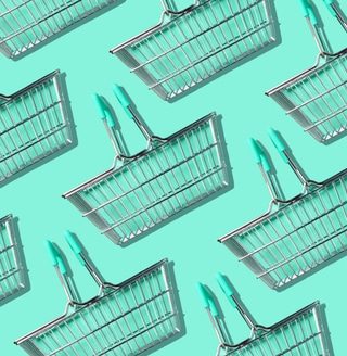 Pattern,of,supermarket,shopping,basket,on,green,background.,creative,design