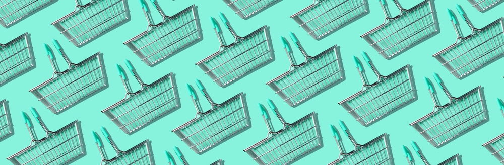 Pattern,of,supermarket,shopping,basket,on,green,background.,creative,design